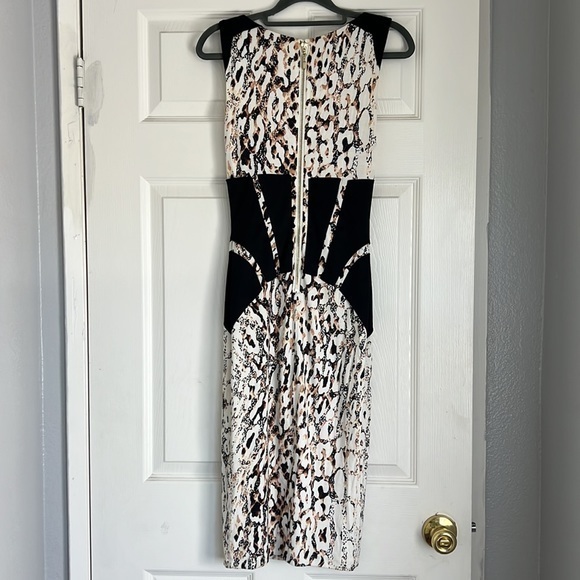 BEBE STRETCHY MIDI‎ DRESS - Picture 4 of 13